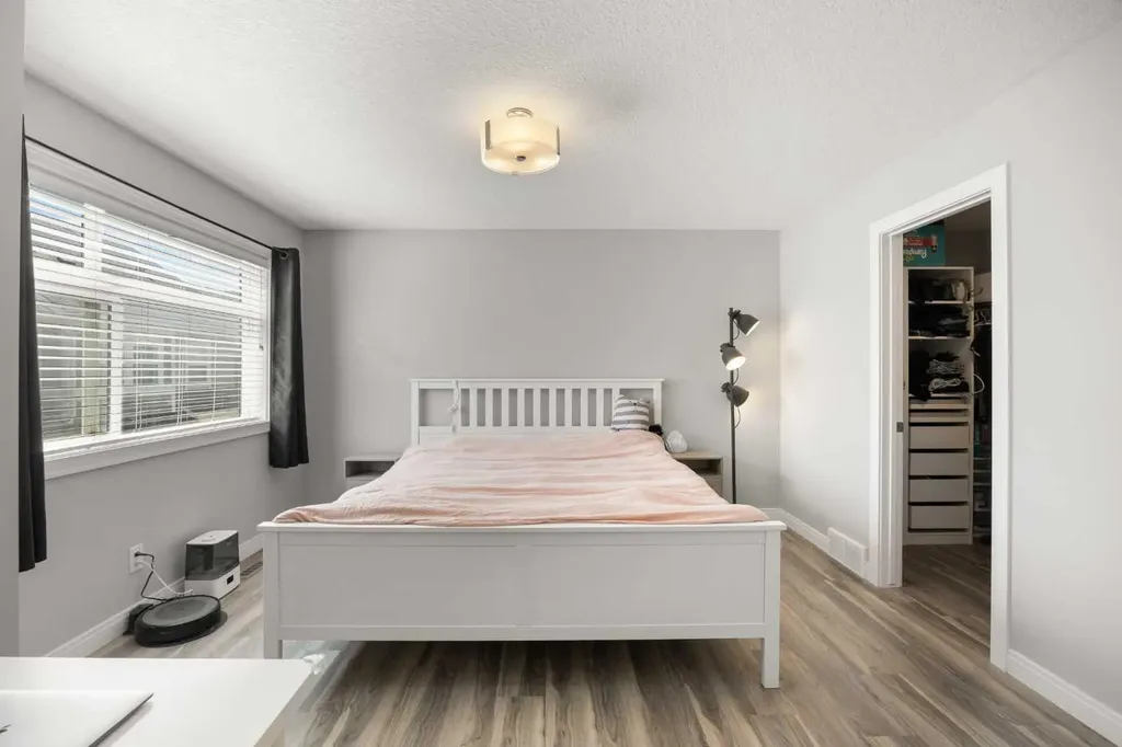 309 Wentworth Row SW Calgary AB T3H 1W7