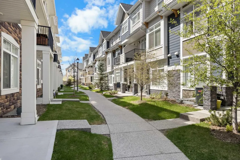 309 Wentworth Row SW Calgary AB T3H 1W7