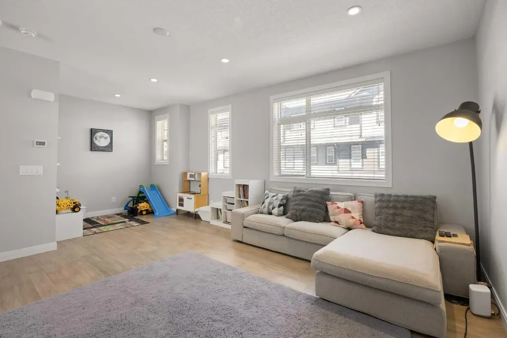 309 Wentworth Row SW Calgary AB T3H 1W7