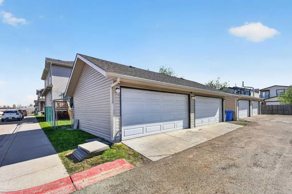 209 Sandford Place NW Langdon AB T0J 1X2