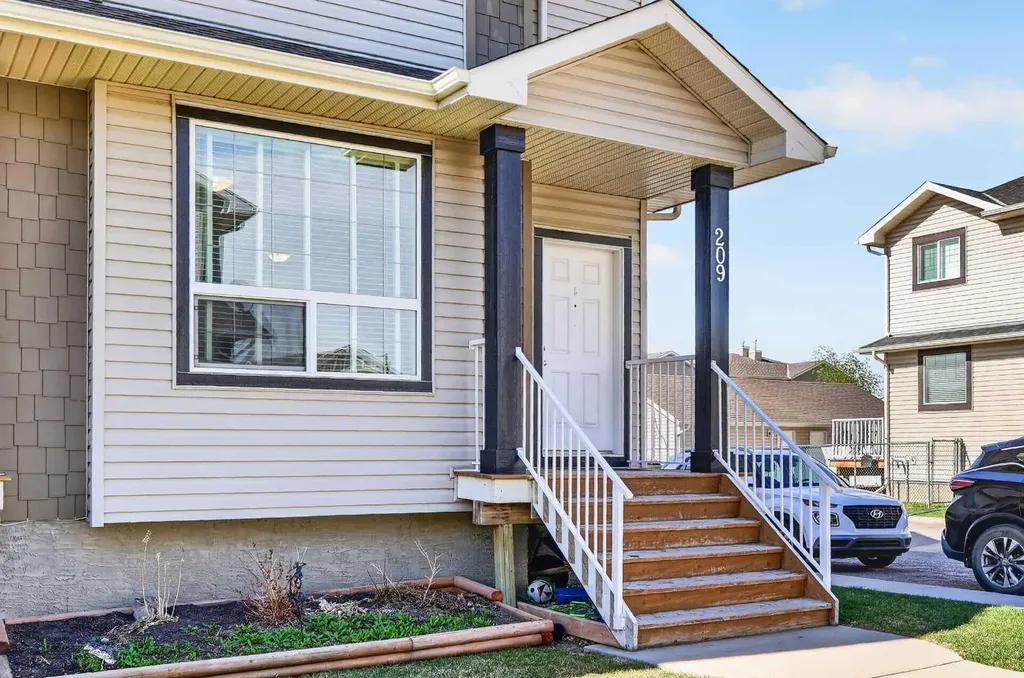 209 Sandford Place NW Langdon AB T0J 1X2