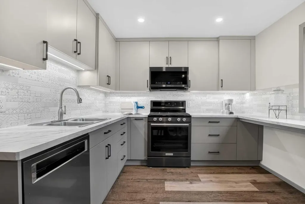 23 Bermuda Place NW Calgary AB T3K 1H4