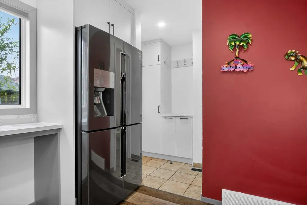23 Bermuda Place NW Calgary AB T3K 1H4