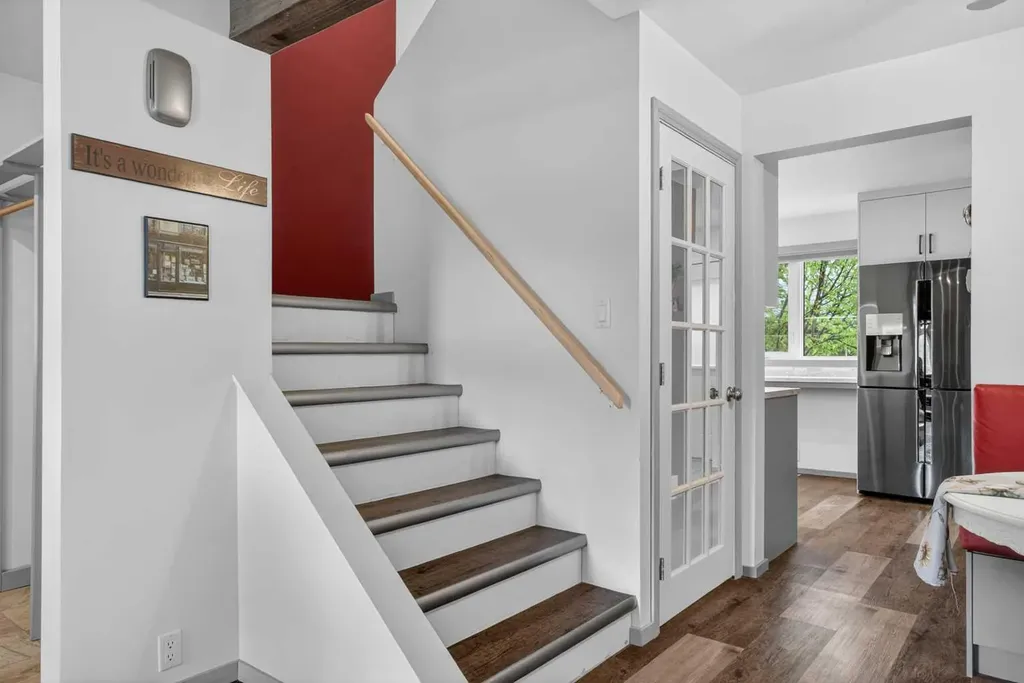 23 Bermuda Place NW Calgary AB T3K 1H4