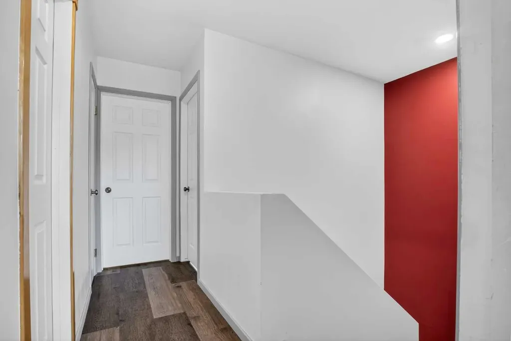 23 Bermuda Place NW Calgary AB T3K 1H4