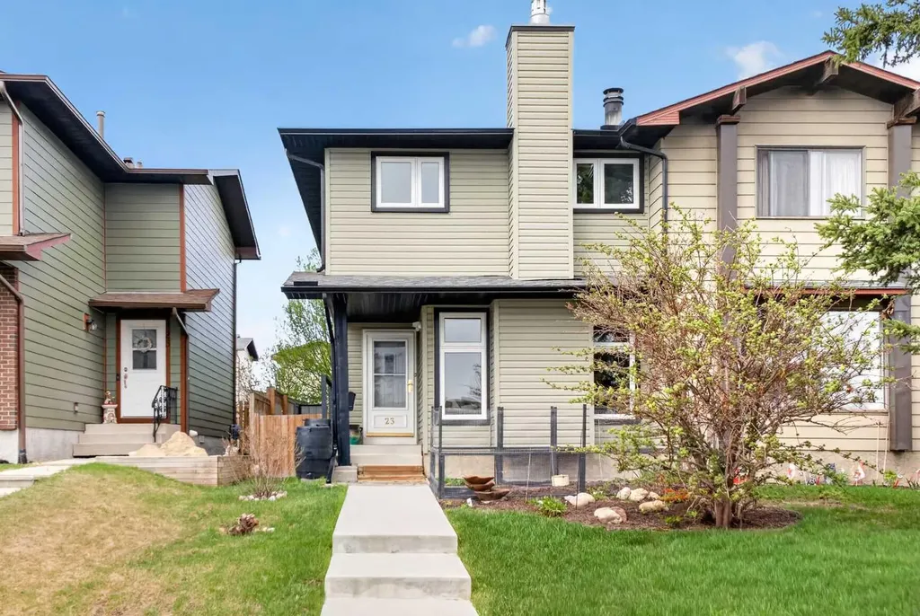 23 Bermuda Place NW Calgary AB T3K 1H4