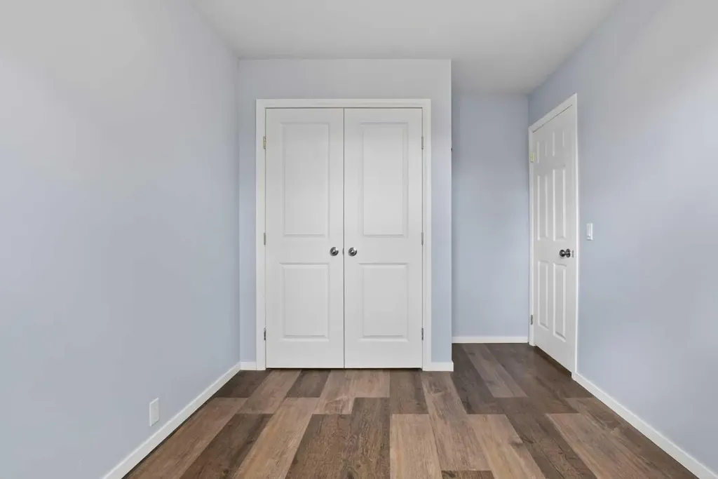 23 Bermuda Place NW Calgary AB T3K 1H4