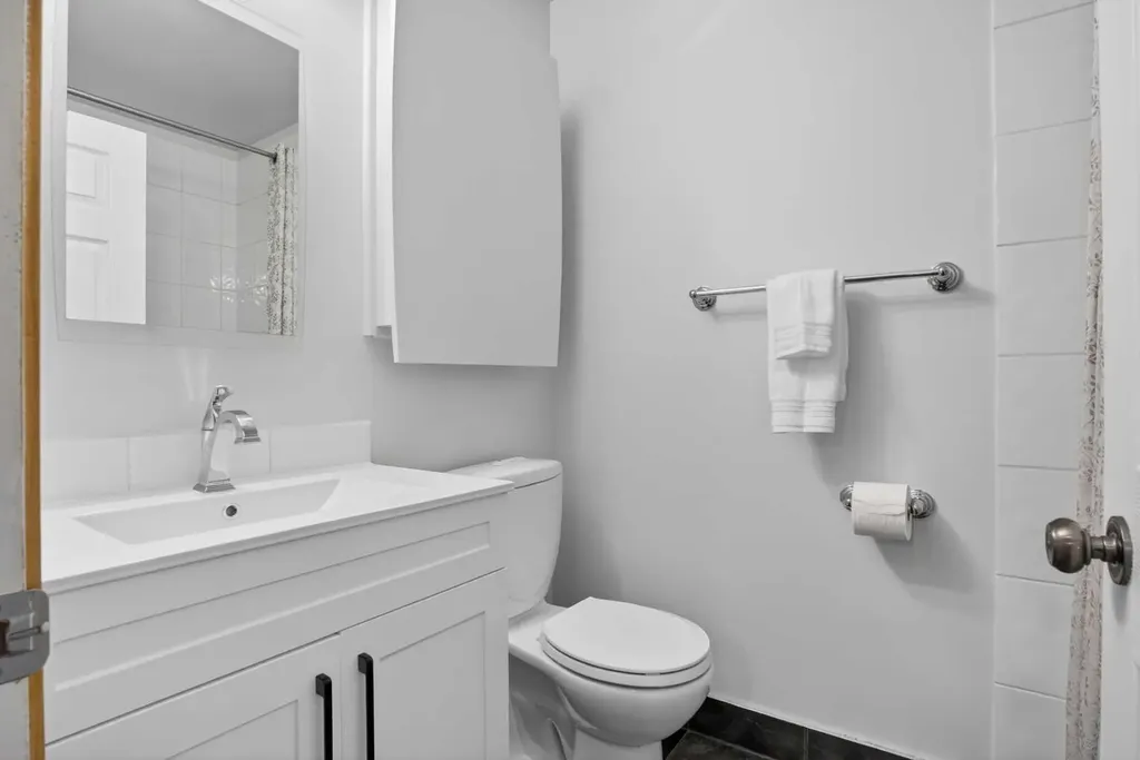 23 Bermuda Place NW Calgary AB T3K 1H4