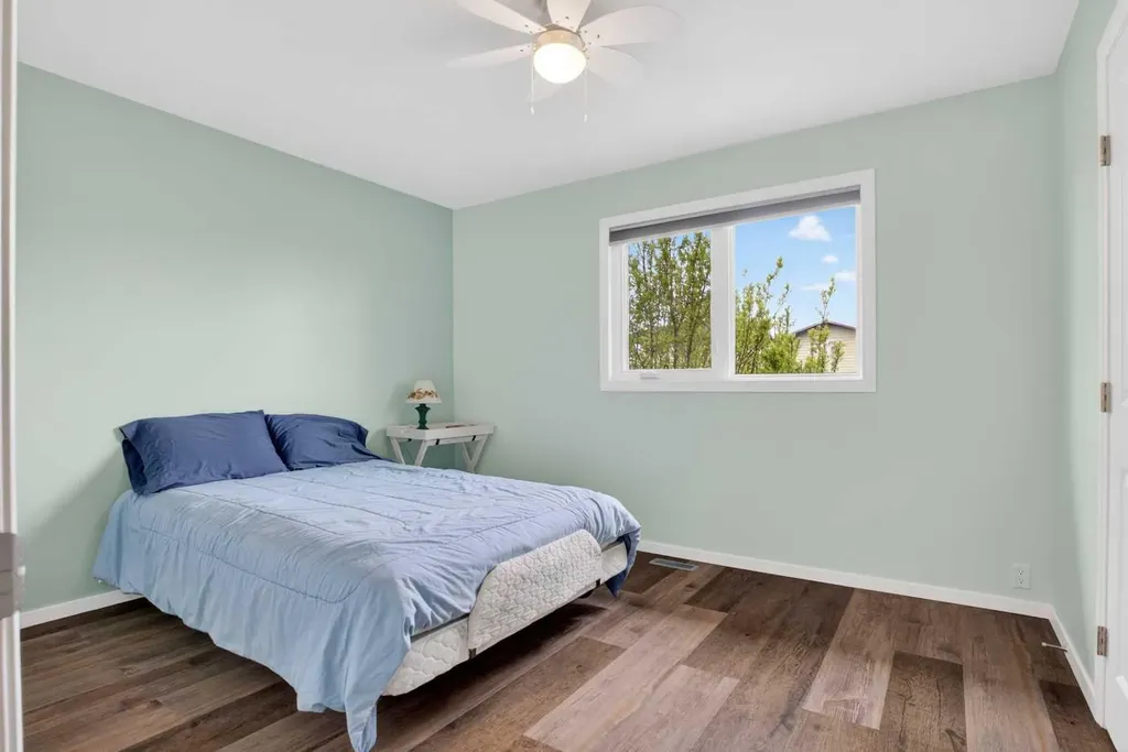 23 Bermuda Place NW Calgary AB T3K 1H4