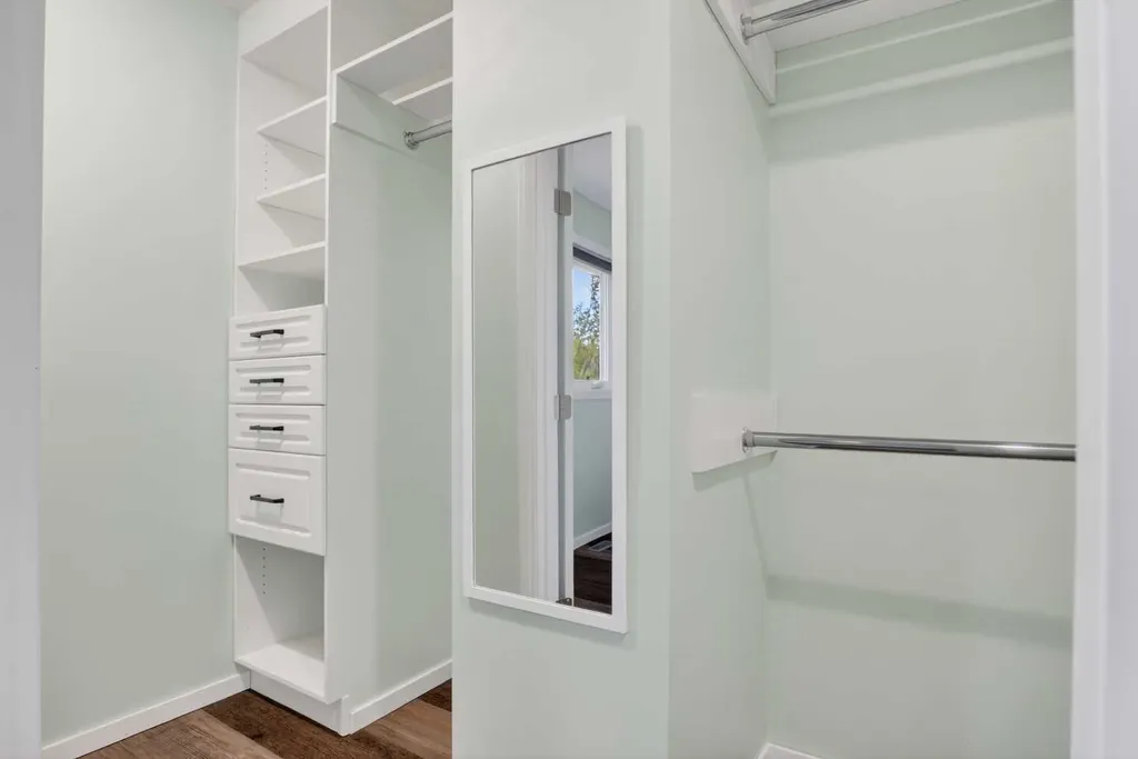 23 Bermuda Place NW Calgary AB T3K 1H4