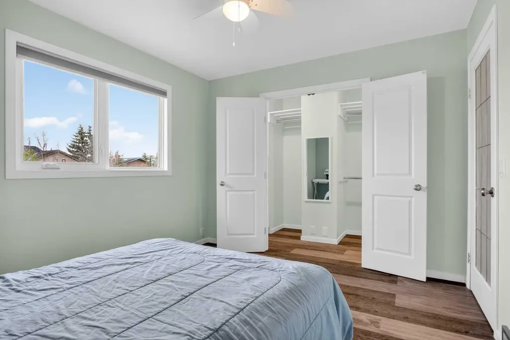 23 Bermuda Place NW Calgary AB T3K 1H4