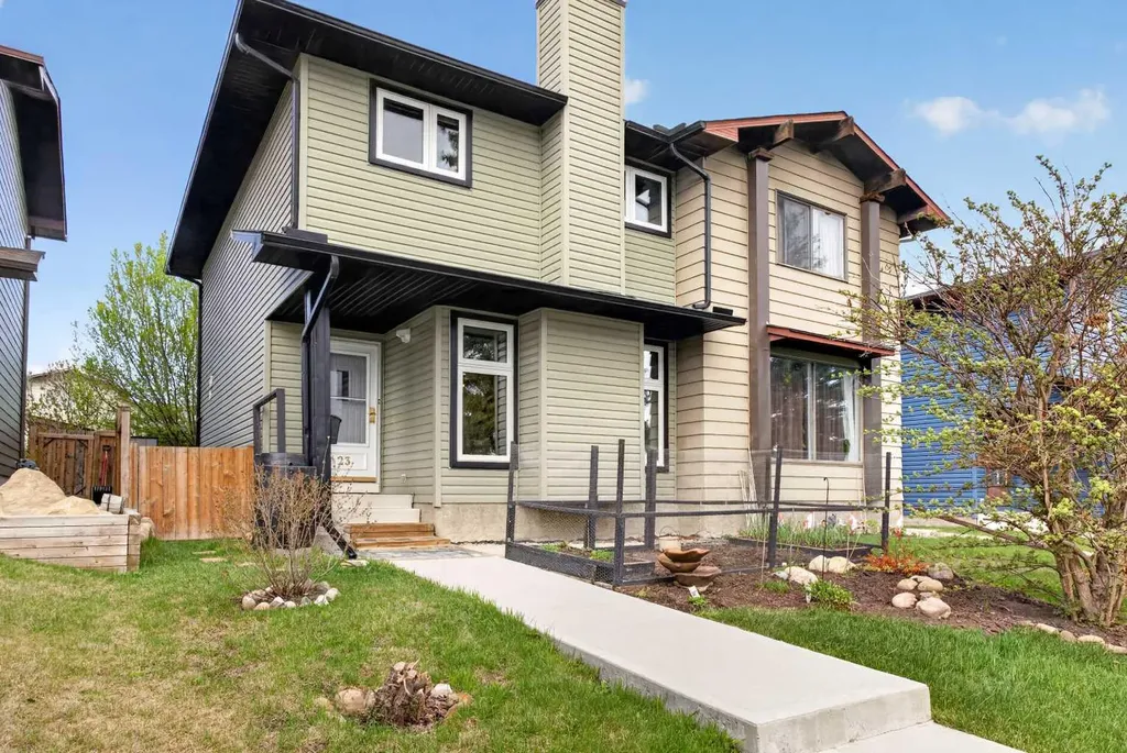23 Bermuda Place NW Calgary AB T3K 1H4