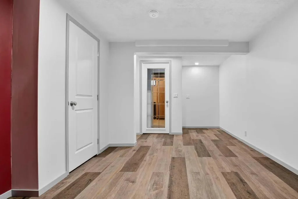 23 Bermuda Place NW Calgary AB T3K 1H4