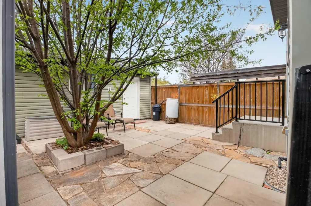 23 Bermuda Place NW Calgary AB T3K 1H4