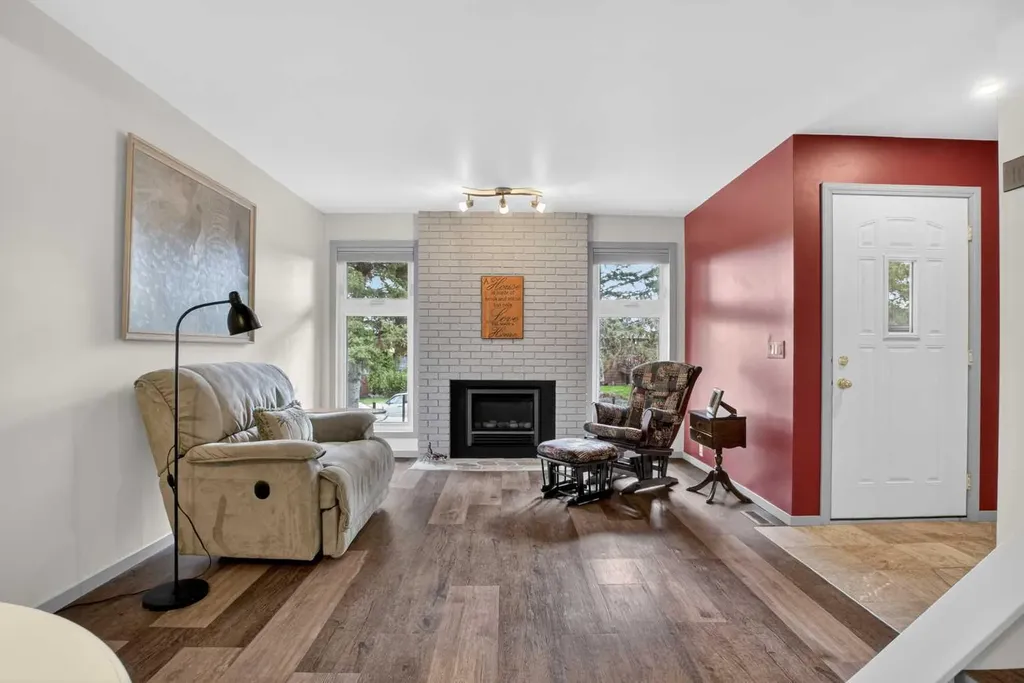 23 Bermuda Place NW Calgary AB T3K 1H4