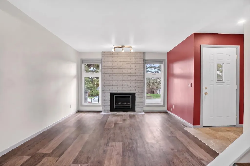 23 Bermuda Place NW Calgary AB T3K 1H4