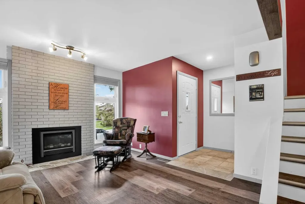 23 Bermuda Place NW Calgary AB T3K 1H4