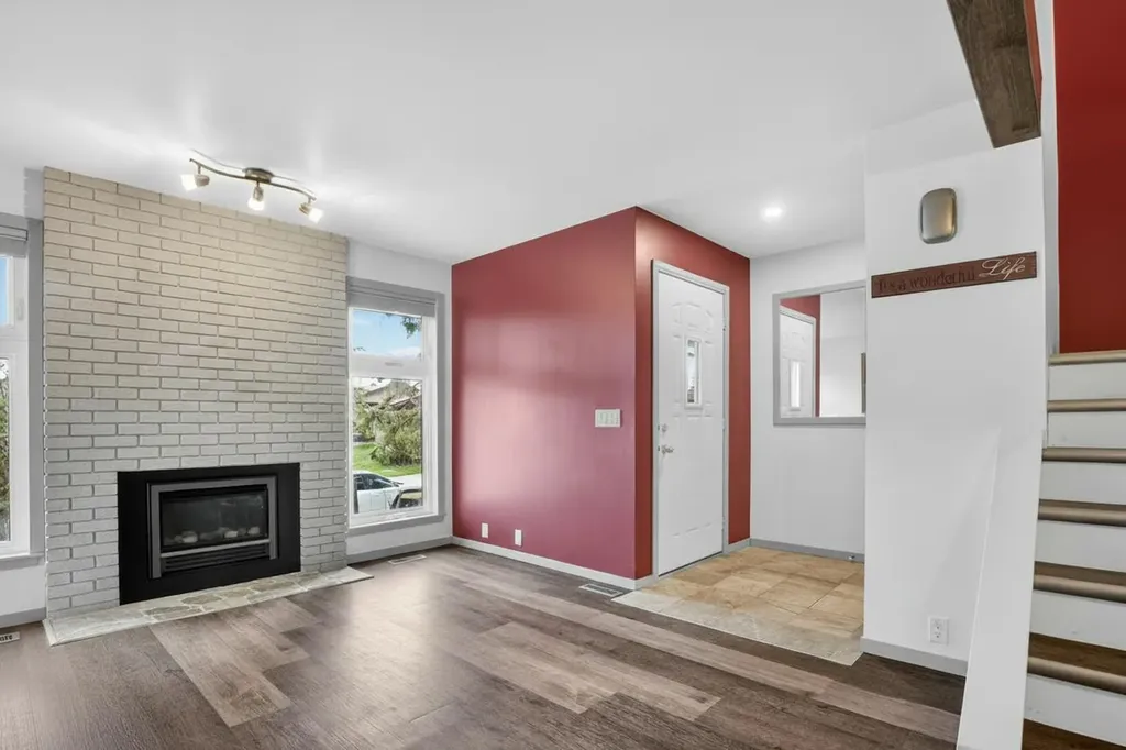 23 Bermuda Place NW Calgary AB T3K 1H4