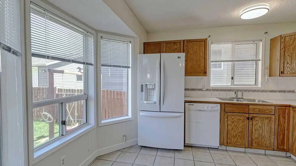 157 Harvest Gold Heights NE Calgary AB T3K 4H2