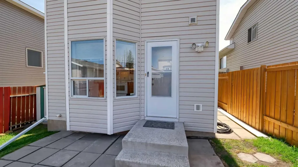 157 Harvest Gold Heights NE Calgary AB T3K 4H2