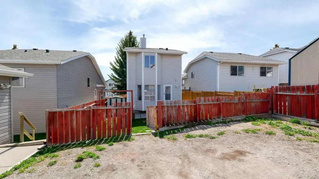 157 Harvest Gold Heights NE Calgary AB T3K 4H2