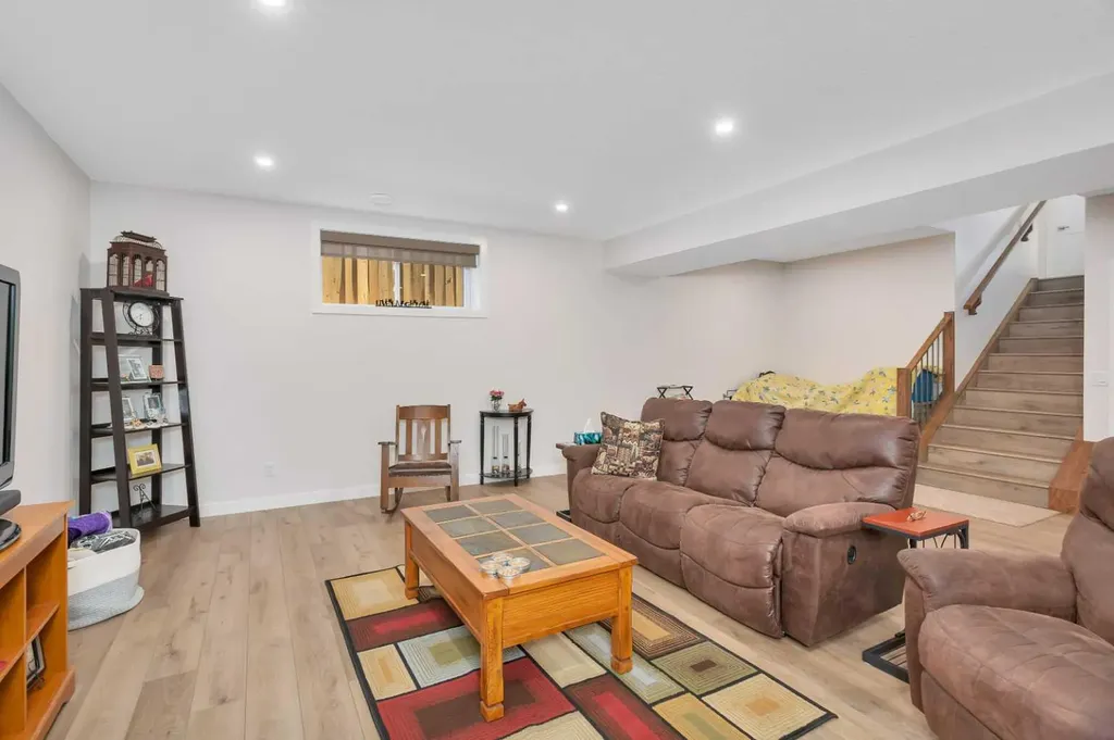 11 Vireo Avenue Olds AB T4H 0G2