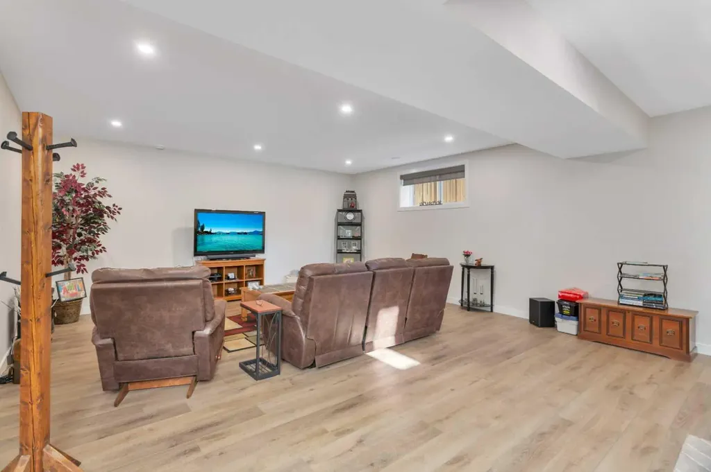11 Vireo Avenue Olds AB T4H 0G2