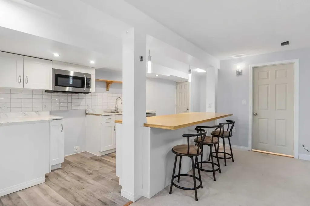 630 69 Avenue SW Calgary AB T2V 0N9