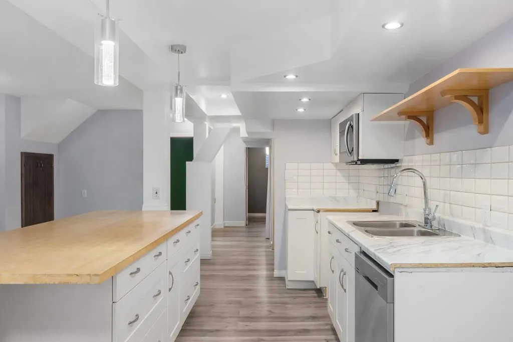 630 69 Avenue SW Calgary AB T2V 0N9