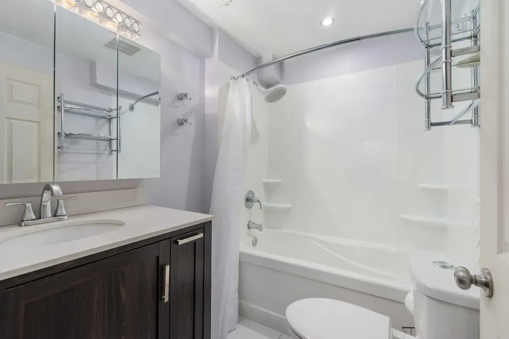 630 69 Avenue SW Calgary AB T2V 0N9