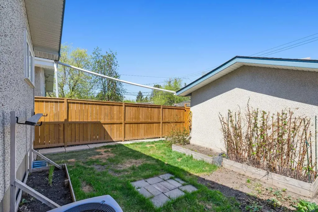 630 69 Avenue SW Calgary AB T2V 0N9