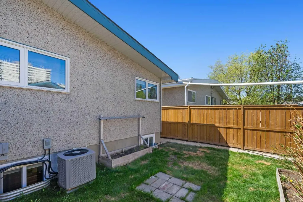 630 69 Avenue SW Calgary AB T2V 0N9