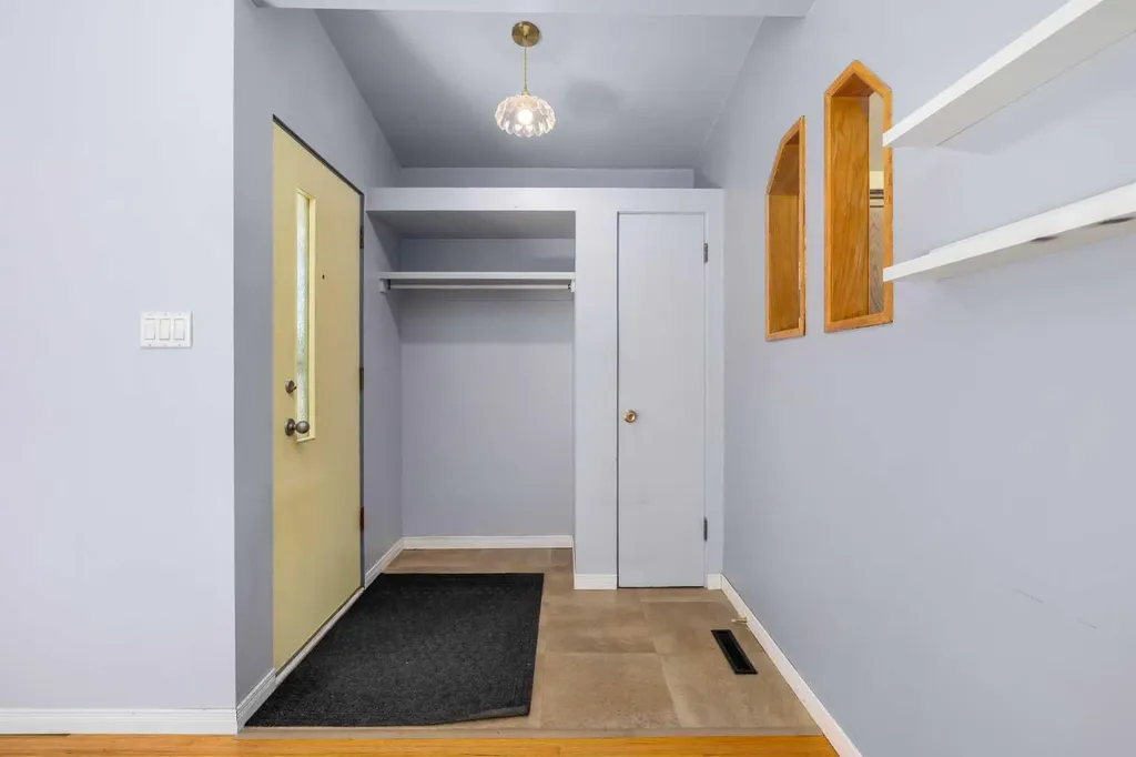 630 69 Avenue SW Calgary AB T2V 0N9