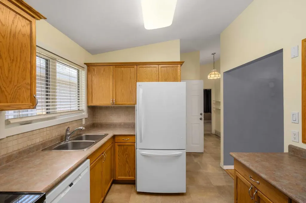 630 69 Avenue SW Calgary AB T2V 0N9