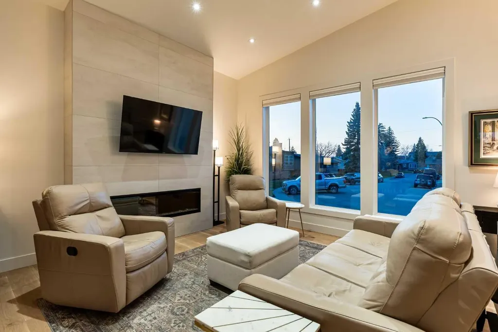 5420 La Salle Crescent SW Calgary AB T3E 5Y5