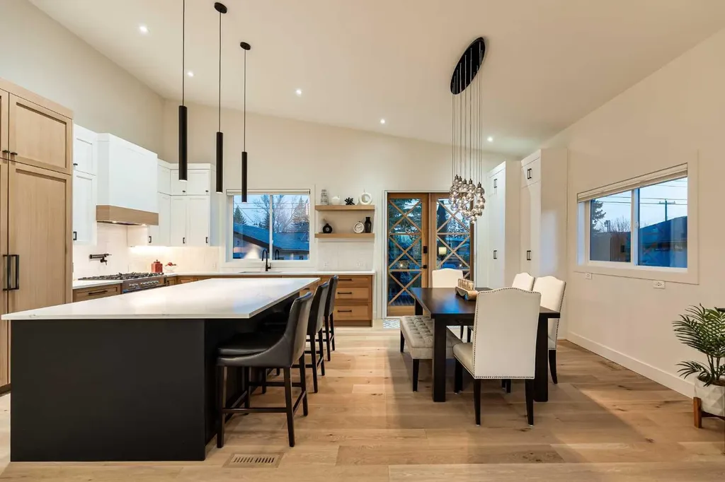 5420 La Salle Crescent SW Calgary AB T3E 5Y5