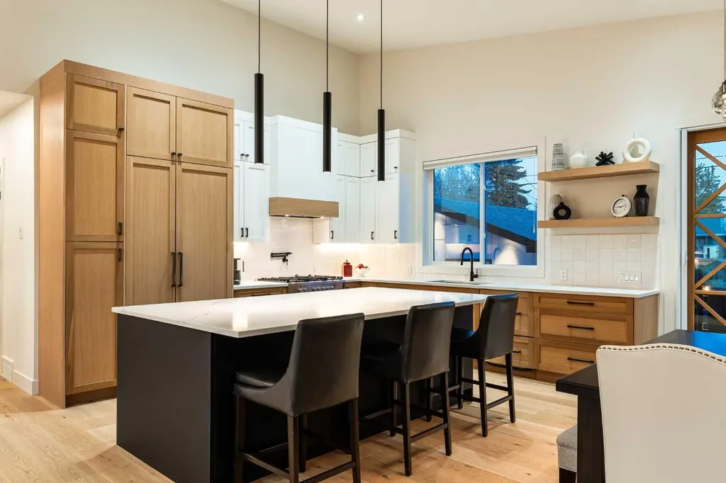 5420 La Salle Crescent SW Calgary AB T3E 5Y5