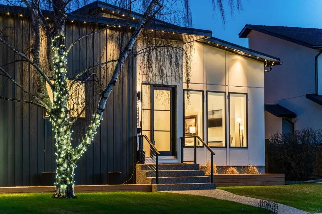 5420 La Salle Crescent SW Calgary AB T3E 5Y5
