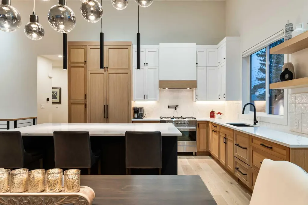 5420 La Salle Crescent SW Calgary AB T3E 5Y5