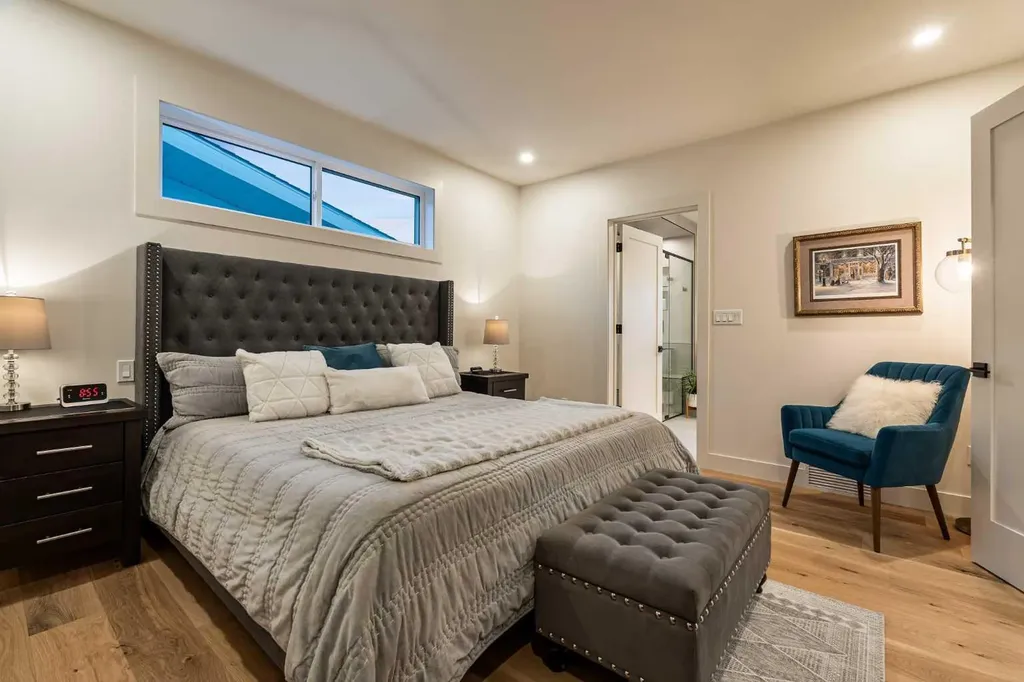 5420 La Salle Crescent SW Calgary AB T3E 5Y5