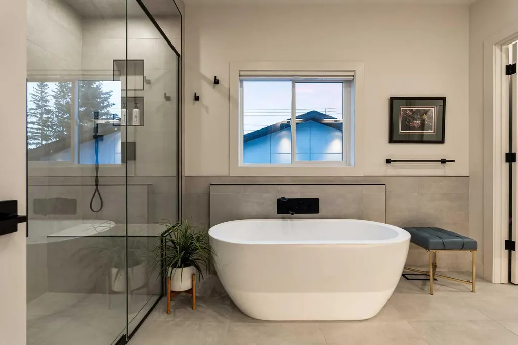 5420 La Salle Crescent SW Calgary AB T3E 5Y5