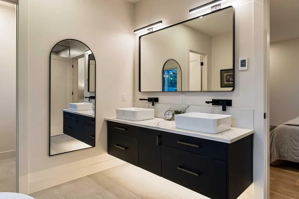 5420 La Salle Crescent SW Calgary AB T3E 5Y5