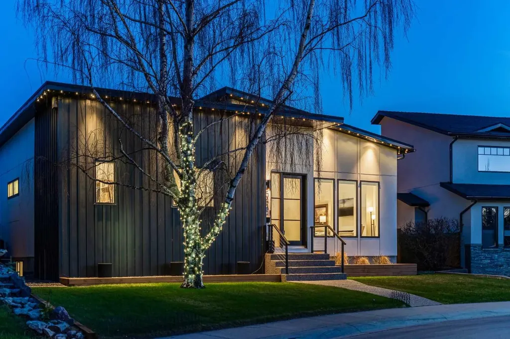 5420 La Salle Crescent SW Calgary AB T3E 5Y5