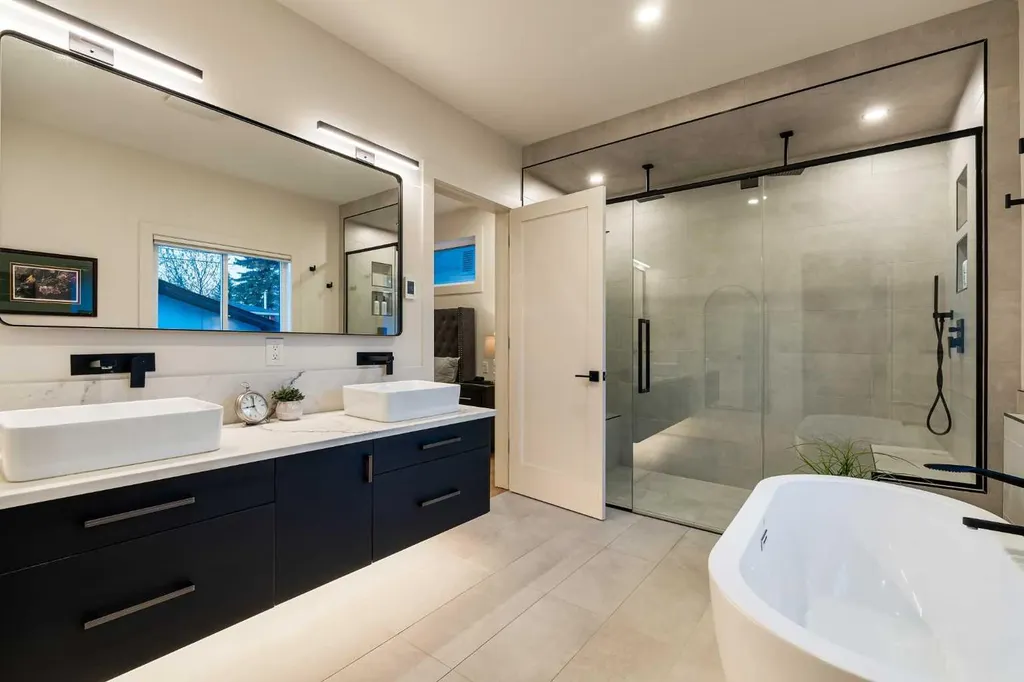 5420 La Salle Crescent SW Calgary AB T3E 5Y5