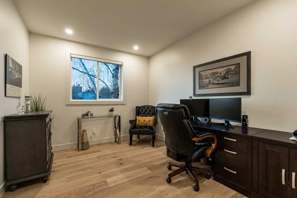 5420 La Salle Crescent SW Calgary AB T3E 5Y5