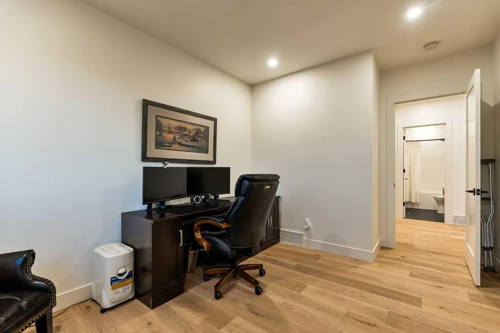 5420 La Salle Crescent SW Calgary AB T3E 5Y5