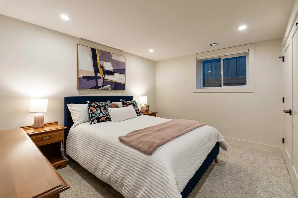 5420 La Salle Crescent SW Calgary AB T3E 5Y5