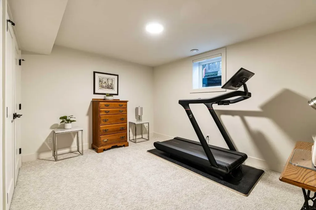 5420 La Salle Crescent SW Calgary AB T3E 5Y5