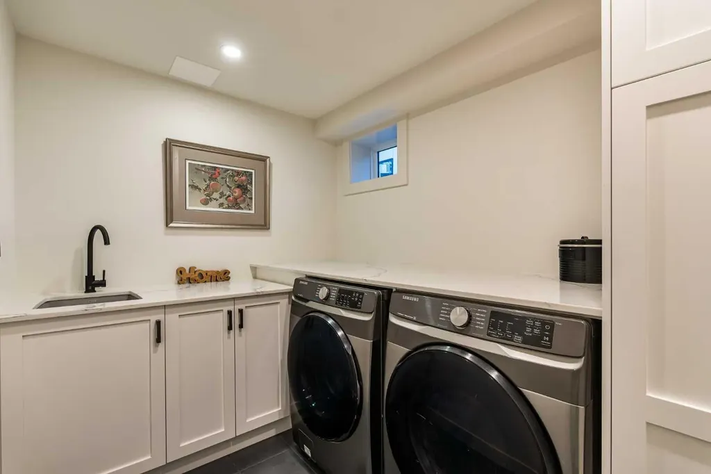 5420 La Salle Crescent SW Calgary AB T3E 5Y5