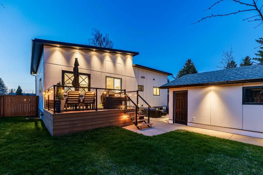 5420 La Salle Crescent SW Calgary AB T3E 5Y5